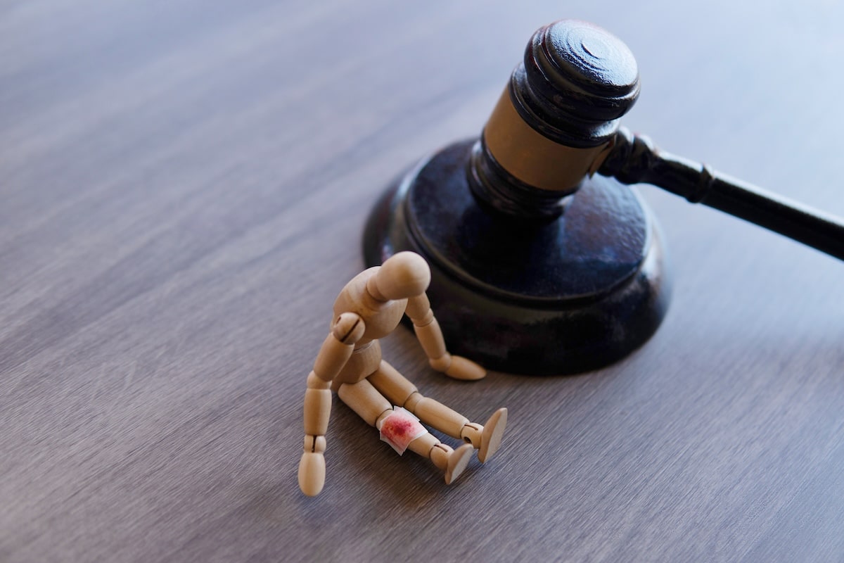 Figure of an injured person needing the help of a personal injury lawyer